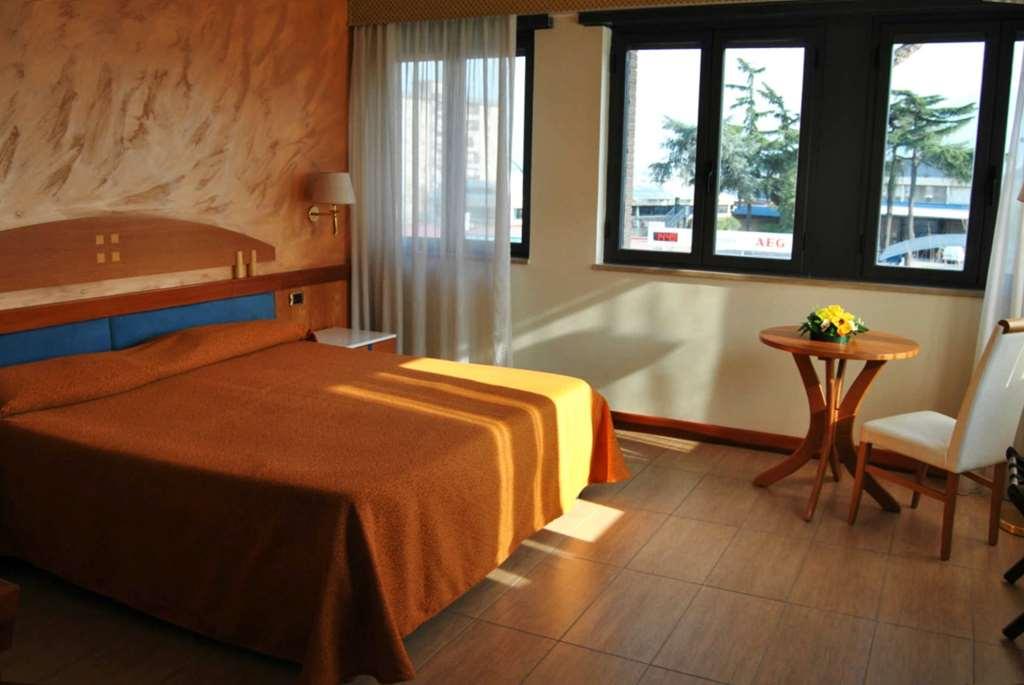 Hotel Futura Centro Congressi Neapel Rum bild